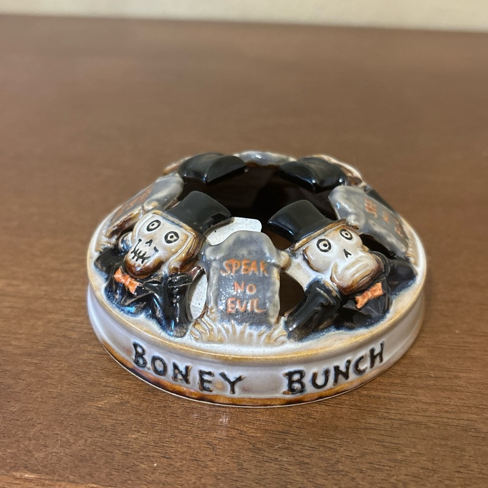 Yankee Candle Boney Bunch Metal Halloween Skeletons Headstones Candle Topper NEW